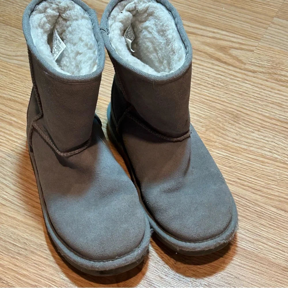 Koolaburra by UGG Victoria Grey Suede Short Winter Boots Girls Size 3